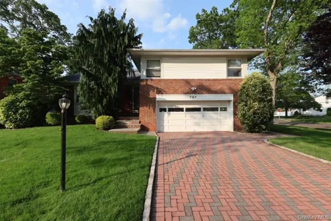 757 Leslie Lane