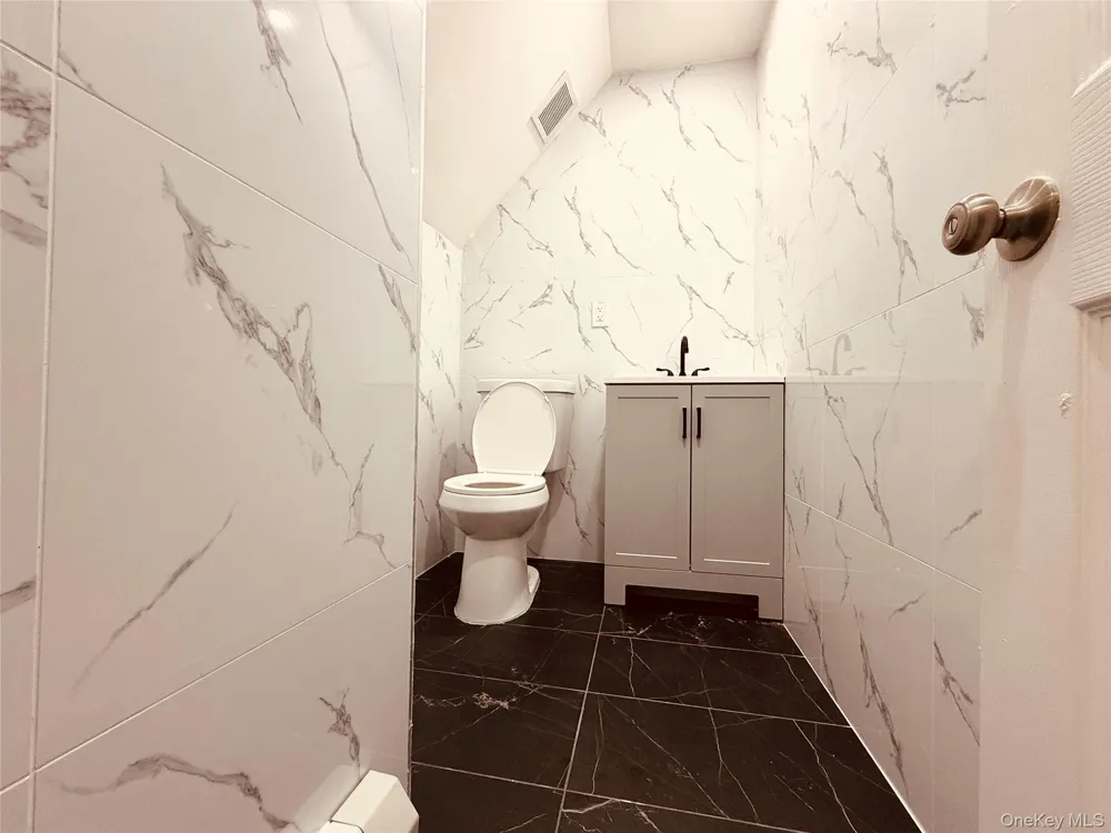 1627 Pilgrim Avenue Bronx, NY 10461