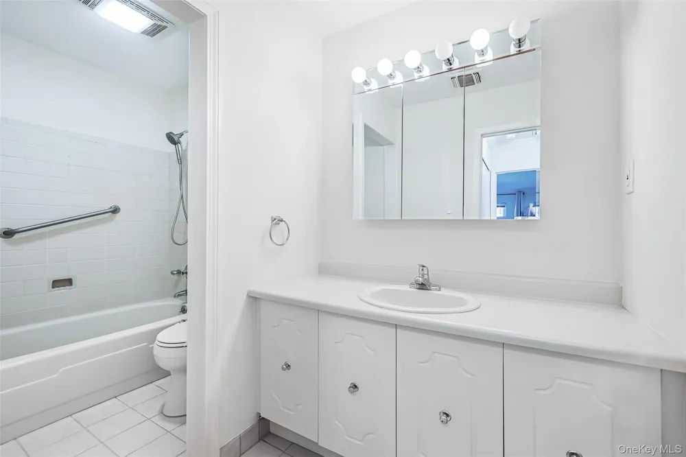 708 W Cabot Court #708 Saint James, NY 11780