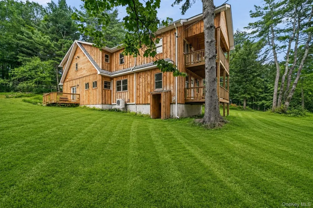 71 Oak Street Narrowsburg, NY 12764