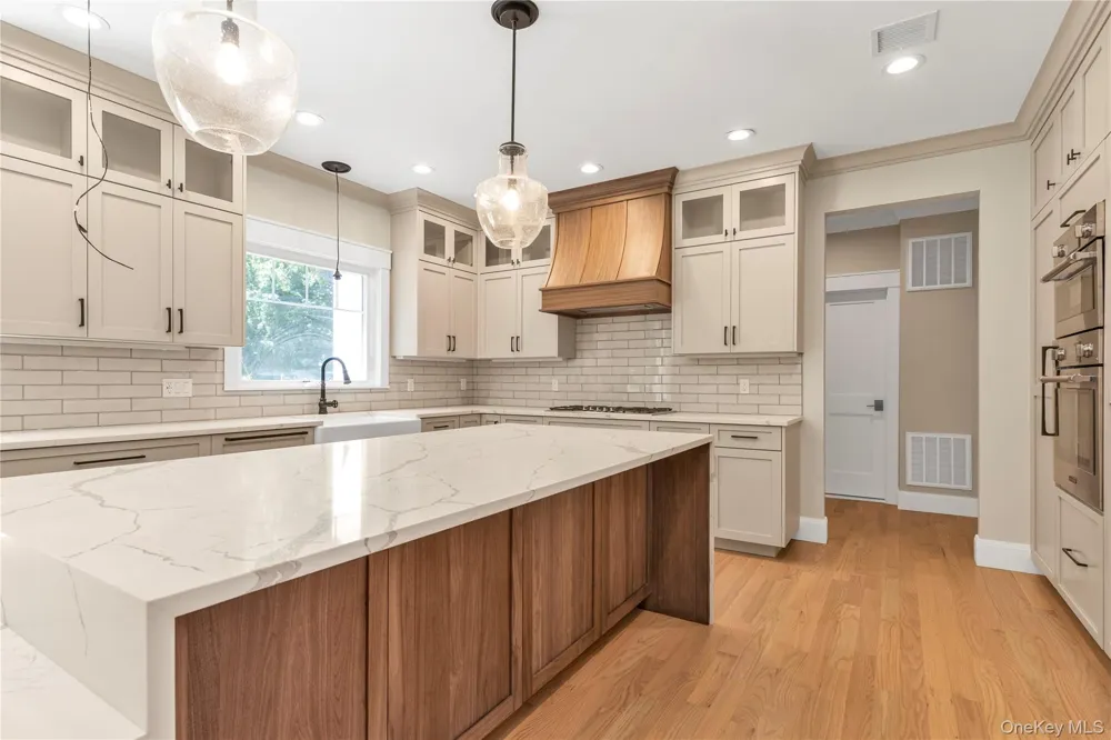 22 Northern Parkway E Plainview, NY 11803