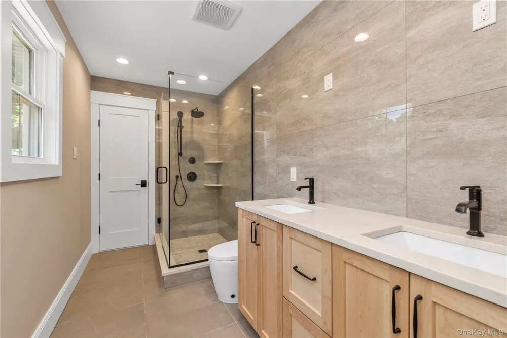 22 Northern Parkway E Plainview, NY 11803