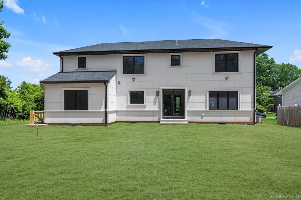 22 Northern Parkway E Plainview, NY 11803