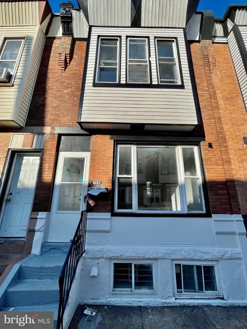 1933 CLARENCE STREET