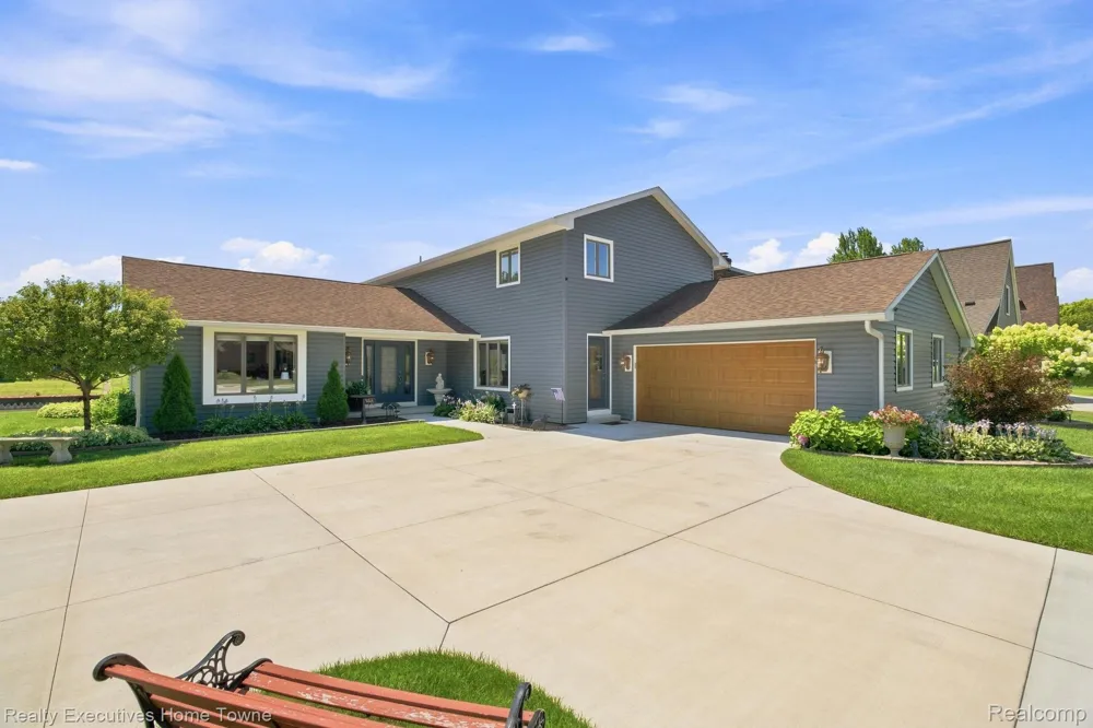 2900 Woodstock Circle Port Huron City, MI 48060