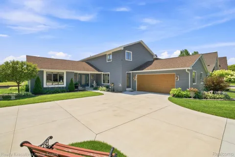2900 Woodstock Circle