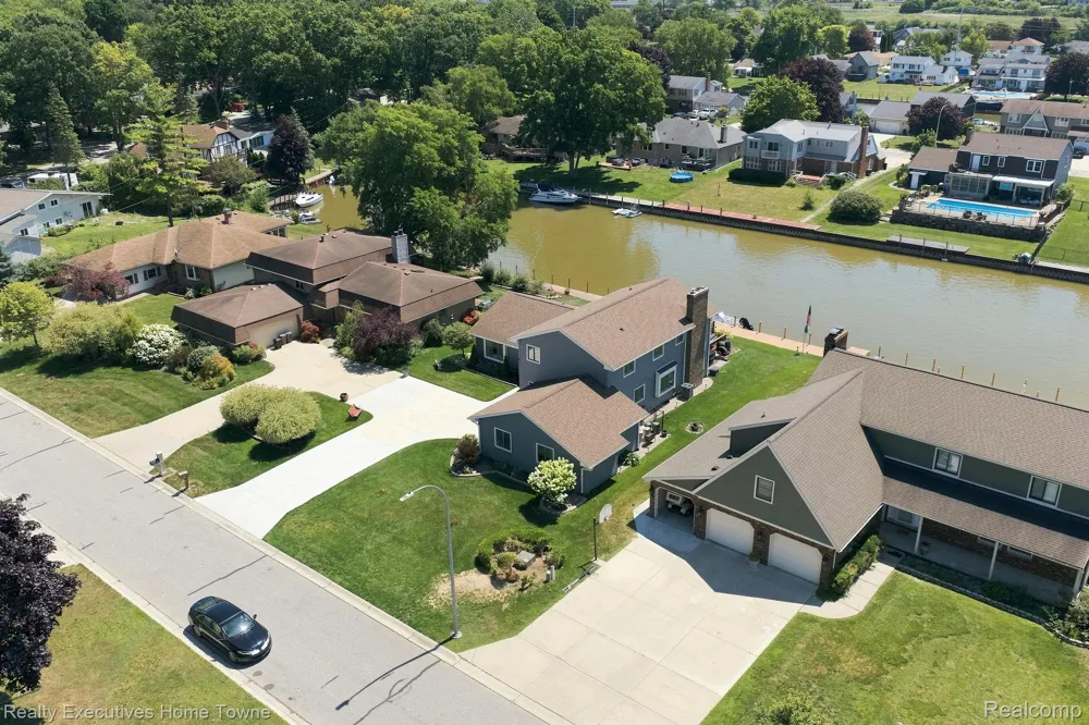 2900 Woodstock Circle Port Huron City, MI 48060