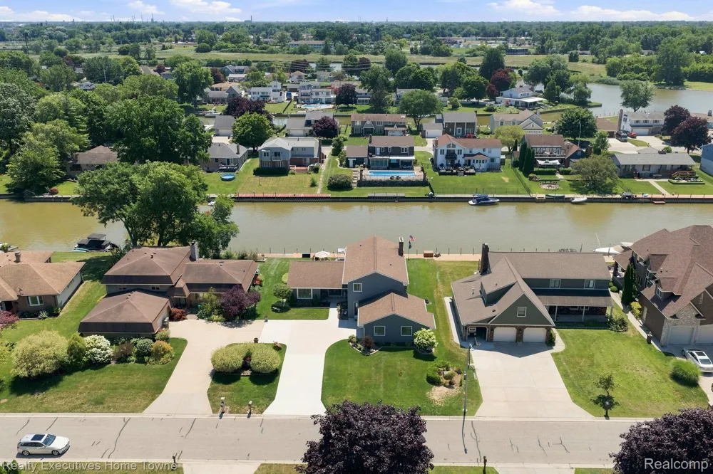 2900 Woodstock Circle Port Huron City, MI 48060
