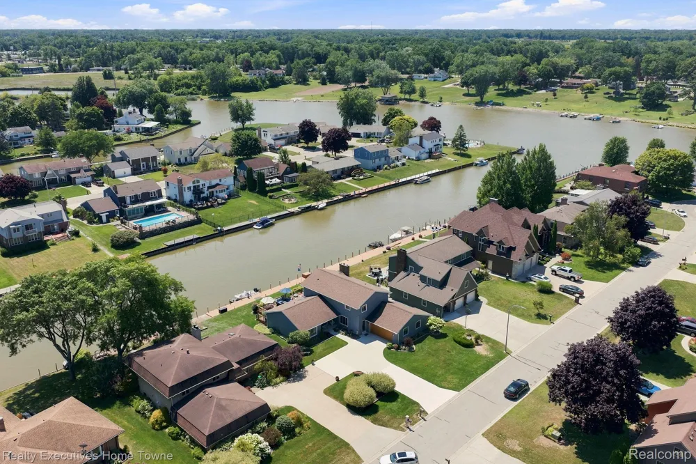 2900 Woodstock Circle Port Huron City, MI 48060