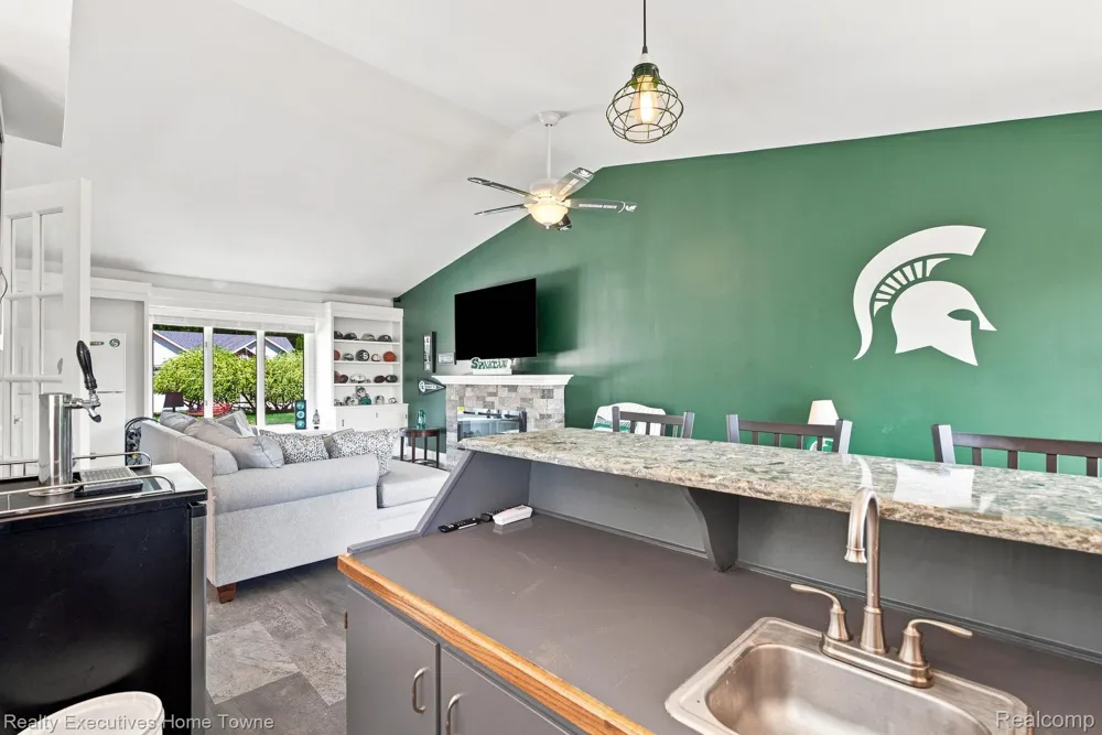 2900 Woodstock Circle Port Huron City, MI 48060