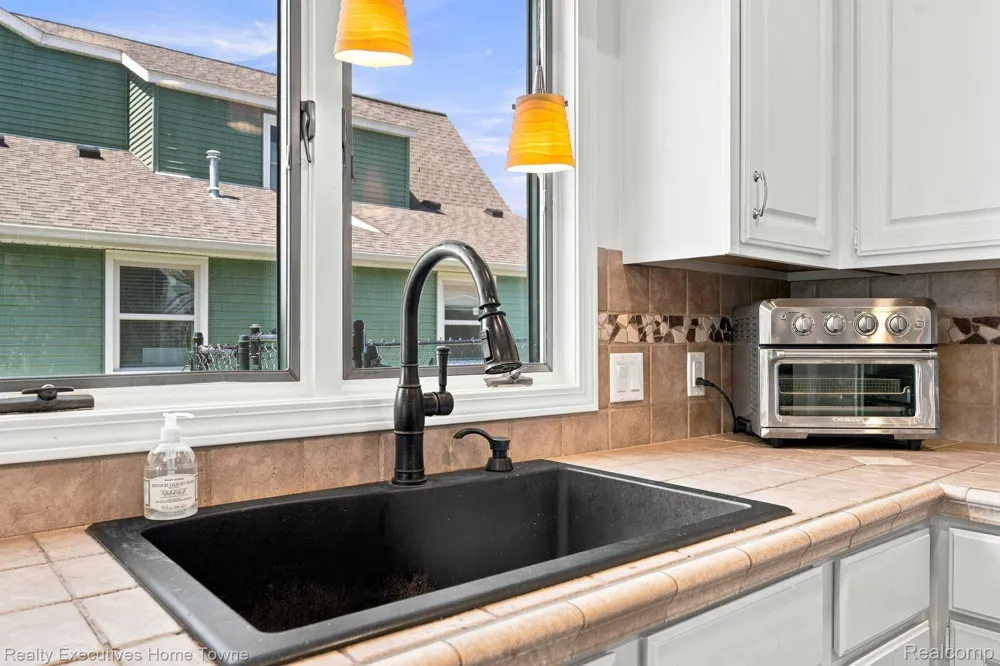 2900 Woodstock Circle Port Huron City, MI 48060