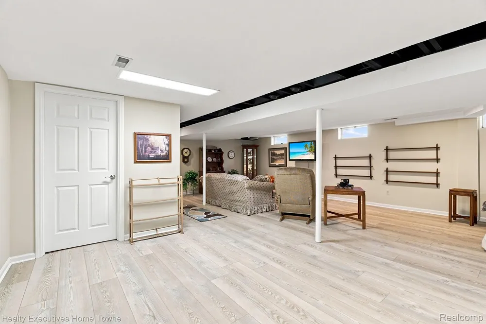 2900 Woodstock Circle Port Huron City, MI 48060