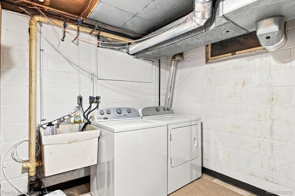 2900 Woodstock Circle Port Huron City, MI 48060