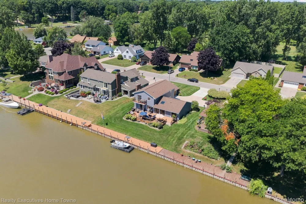 2900 Woodstock Circle Port Huron City, MI 48060