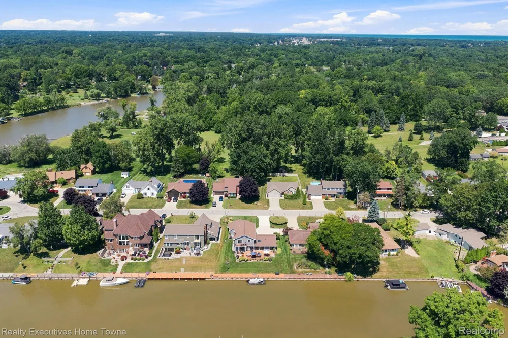 2900 Woodstock Circle Port Huron City, MI 48060