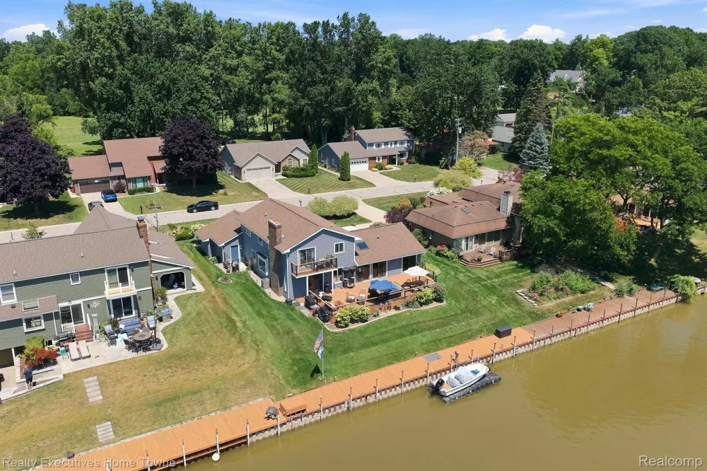 2900 Woodstock Circle Port Huron City, MI 48060