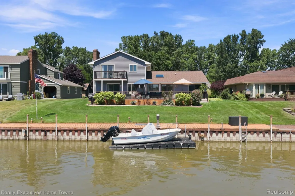 2900 Woodstock Circle Port Huron City, MI 48060