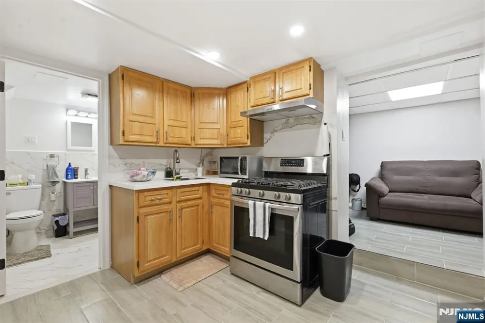 570-572 11th Avenue Paterson, NJ 07514