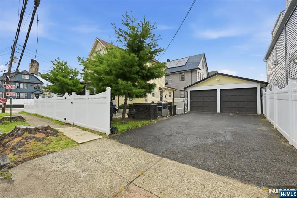 570-572 11th Avenue Paterson, NJ 07514
