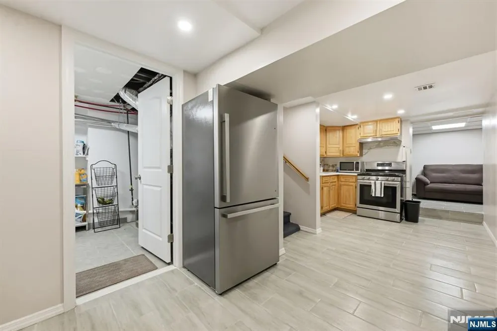 570-572 11th Avenue Paterson, NJ 07514