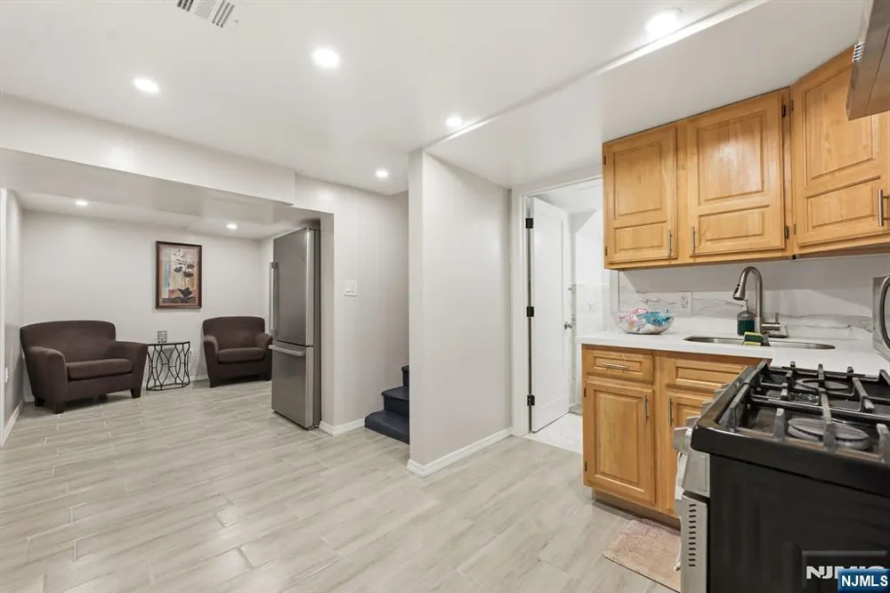 570-572 11th Avenue Paterson, NJ 07514