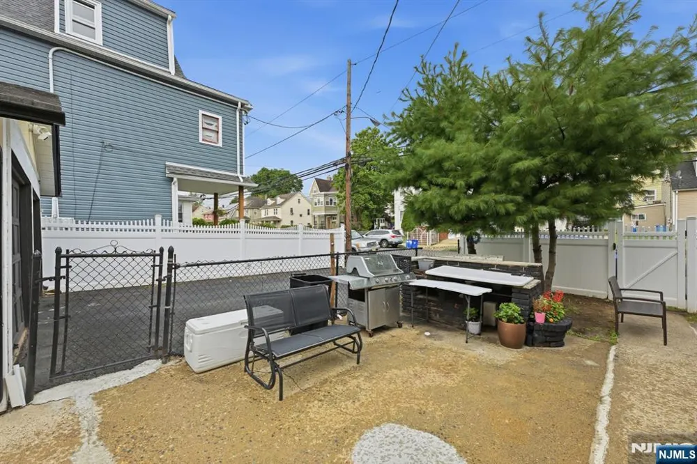 570-572 11th Avenue Paterson, NJ 07514