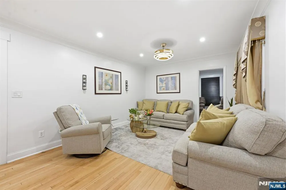 570-572 11th Avenue Paterson, NJ 07514