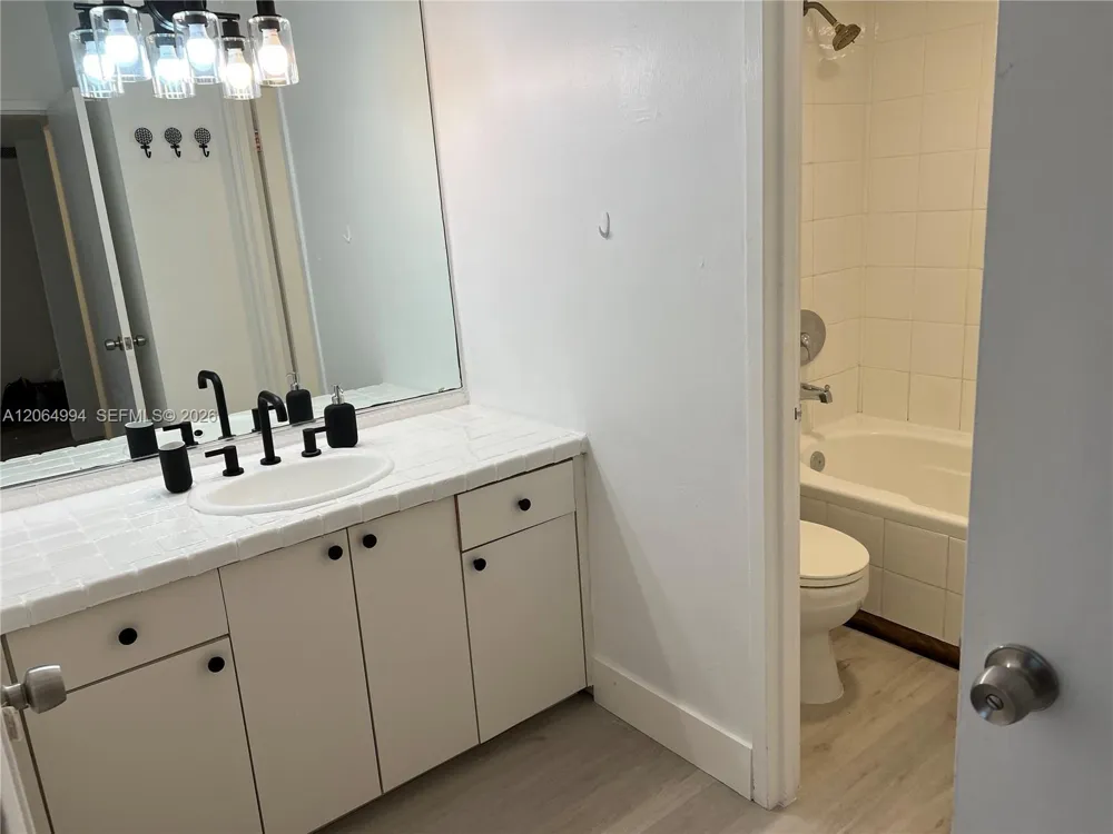 100 Lincoln Rd #1541 Miami Beach, FL 33139