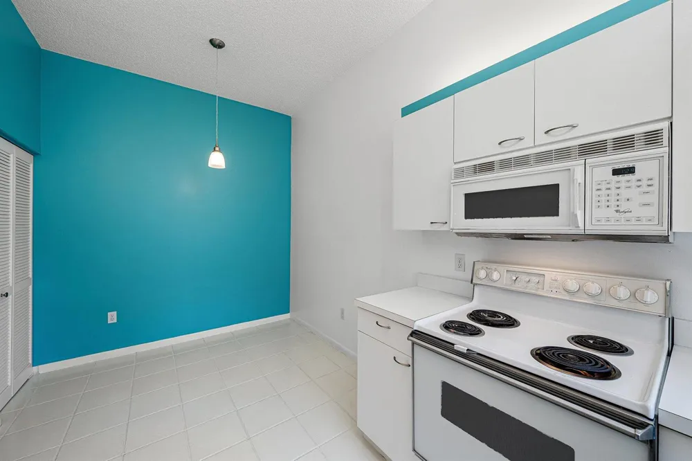 5115 Europa Drive #L Boynton Beach, FL 33437