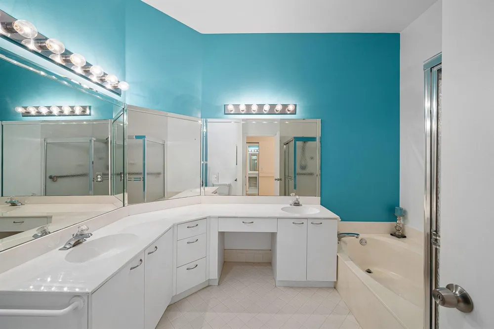 5115 Europa Drive #L Boynton Beach, FL 33437