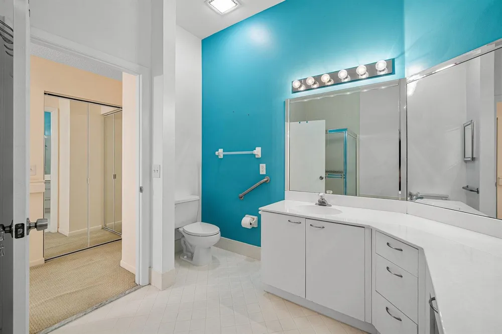 5115 Europa Drive #L Boynton Beach, FL 33437