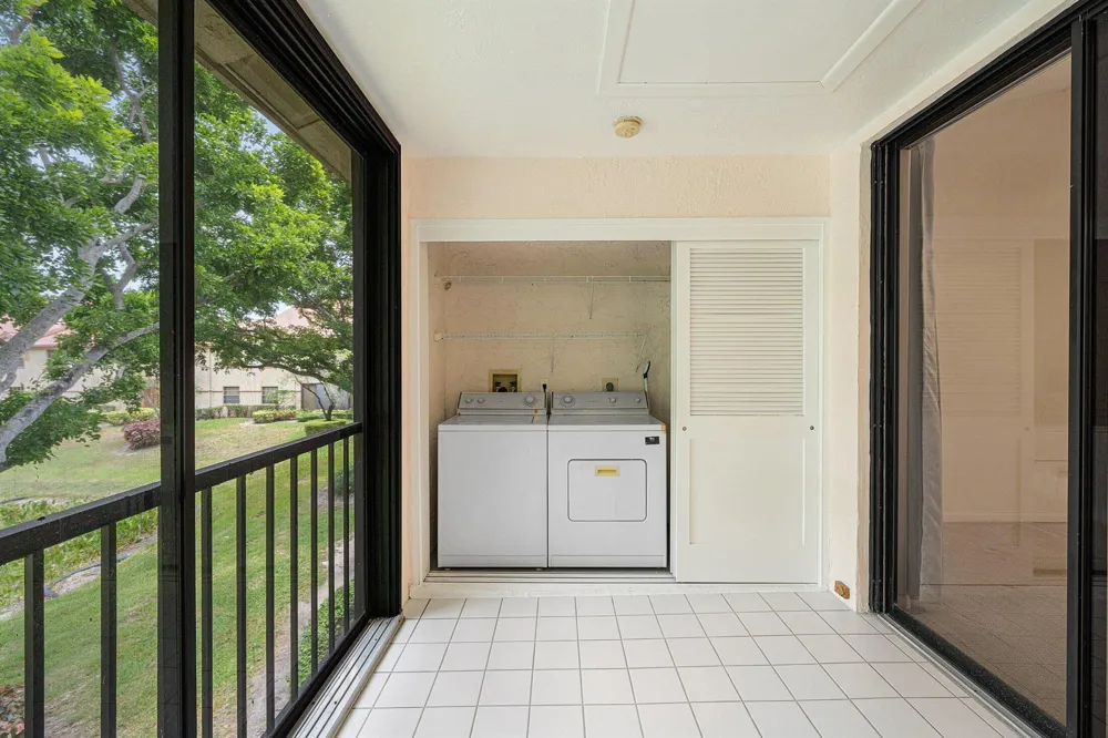 5115 Europa Drive #L Boynton Beach, FL 33437