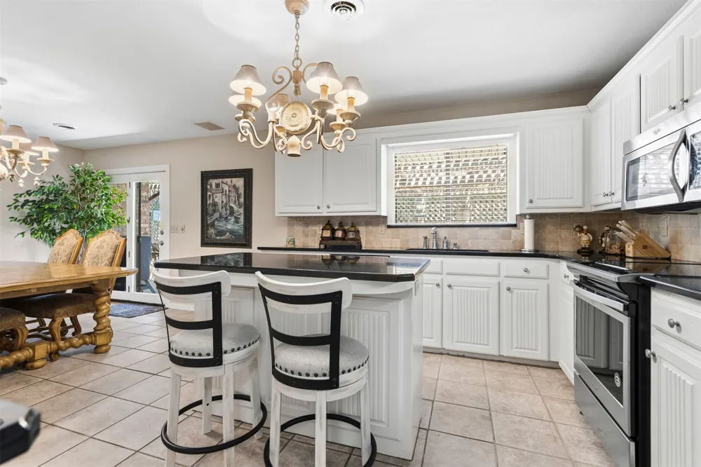 704 Rosewood Street Ardmore, OK 73401