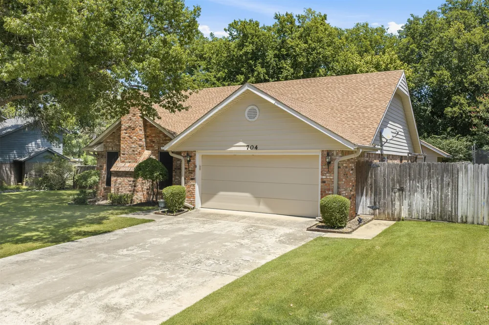 704 Rosewood Street Ardmore, OK 73401