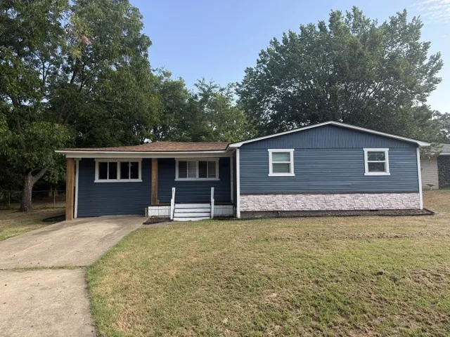1104 Waco Durant, OK 74701