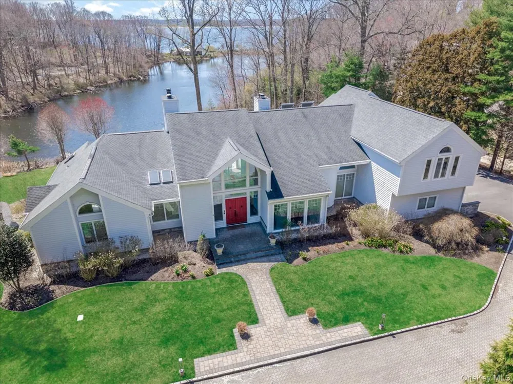 19 Mallard Drive Lloyd Harbor, NY 11743