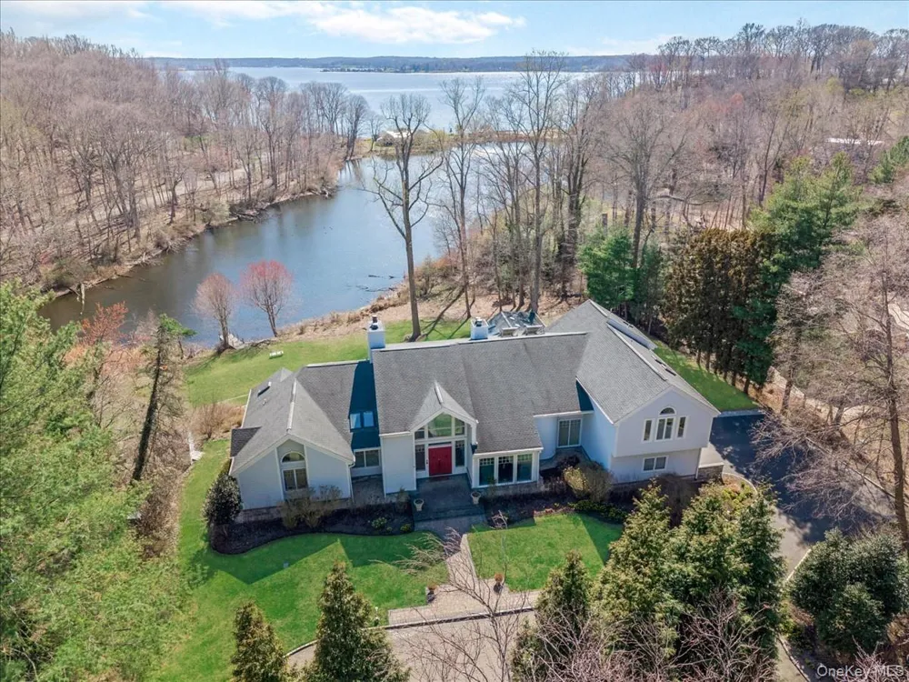 19 Mallard Drive Lloyd Harbor, NY 11743