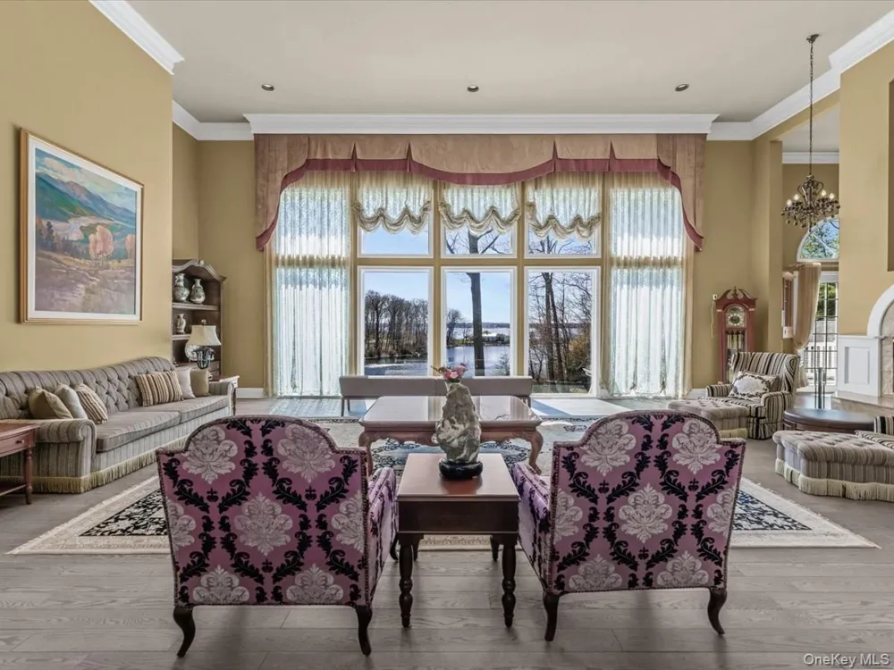 19 Mallard Drive Lloyd Harbor, NY 11743