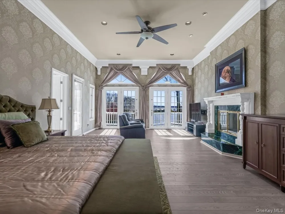 19 Mallard Drive Lloyd Harbor, NY 11743
