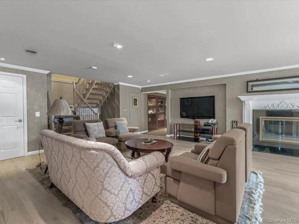 19 Mallard Drive Lloyd Harbor, NY 11743
