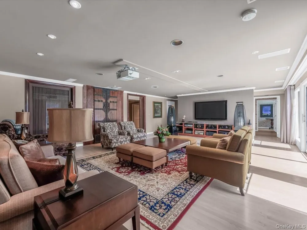 19 Mallard Drive Lloyd Harbor, NY 11743