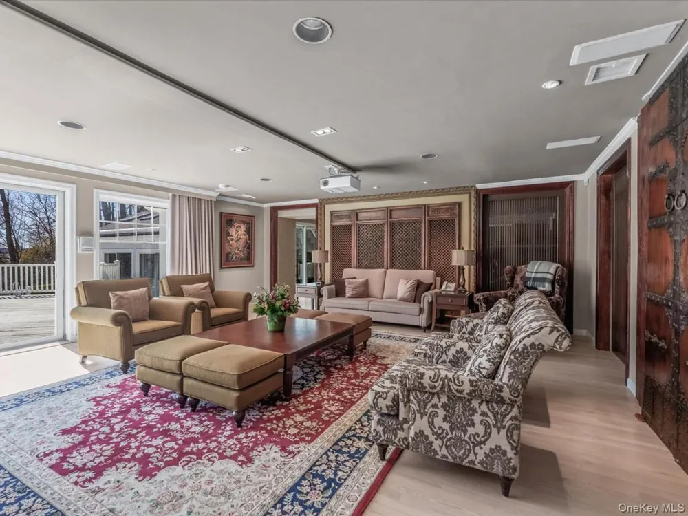 19 Mallard Drive Lloyd Harbor, NY 11743