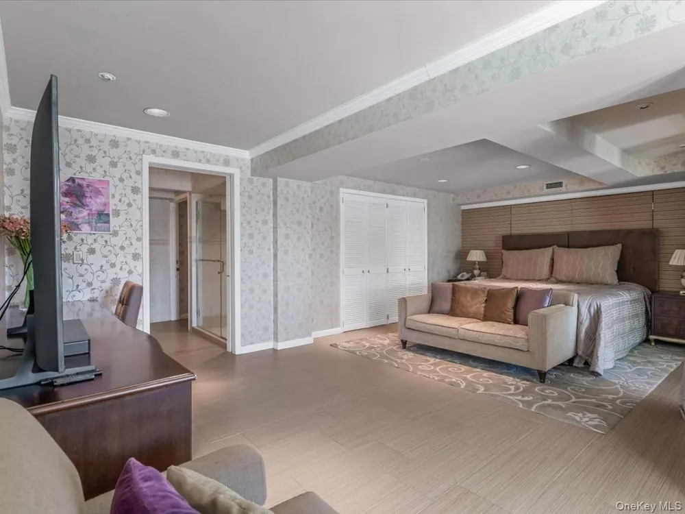 19 Mallard Drive Lloyd Harbor, NY 11743
