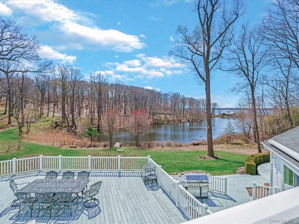 19 Mallard Drive Lloyd Harbor, NY 11743