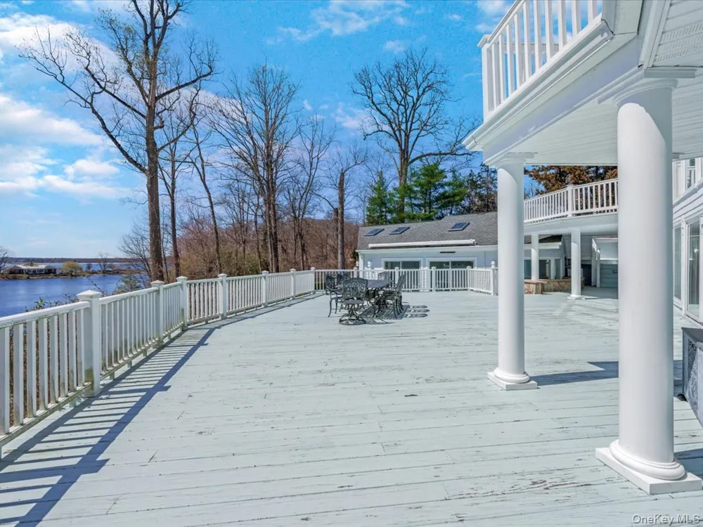 19 Mallard Drive Lloyd Harbor, NY 11743