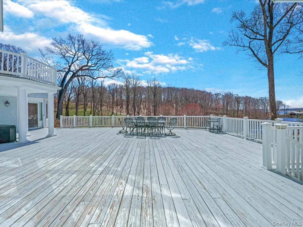19 Mallard Drive Lloyd Harbor, NY 11743