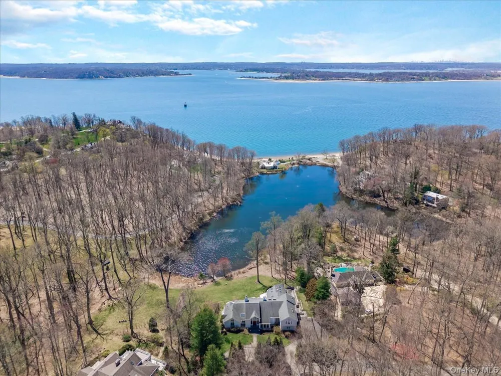 19 Mallard Drive Lloyd Harbor, NY 11743