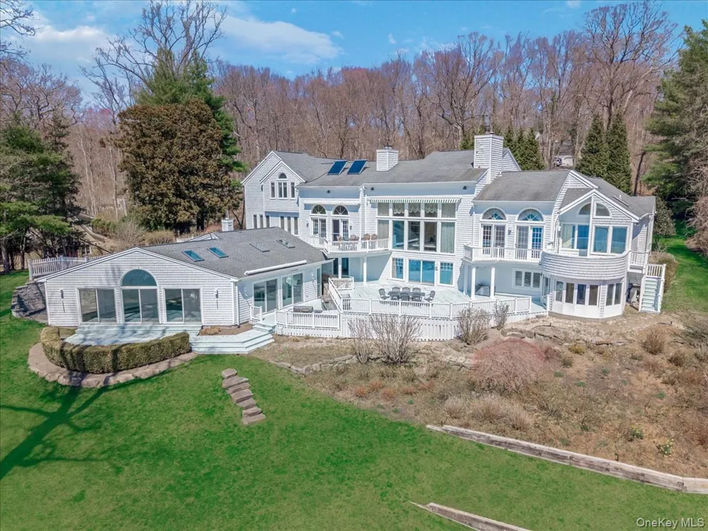 19 Mallard Drive Lloyd Harbor, NY 11743