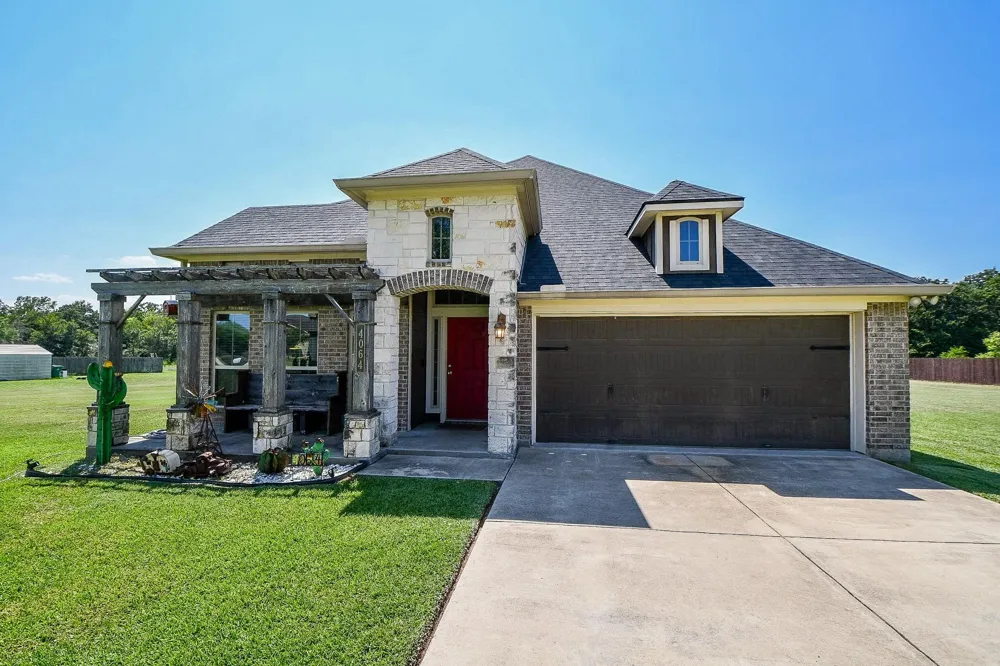 4064 Green Pastures North Zulch, TX 77872