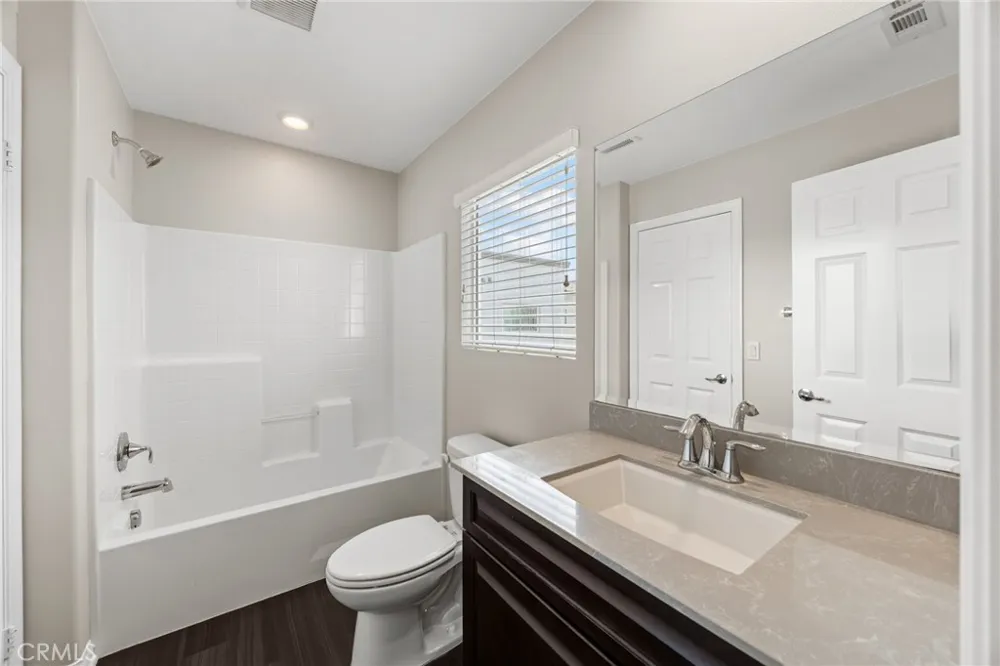 14404 Kiwi Lane #6 Gardena, CA 90247